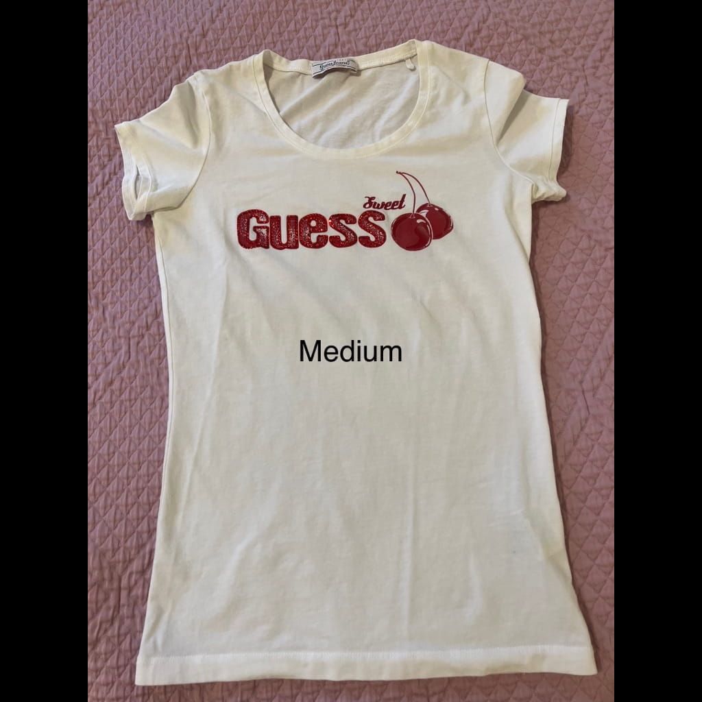 Guess top  medium