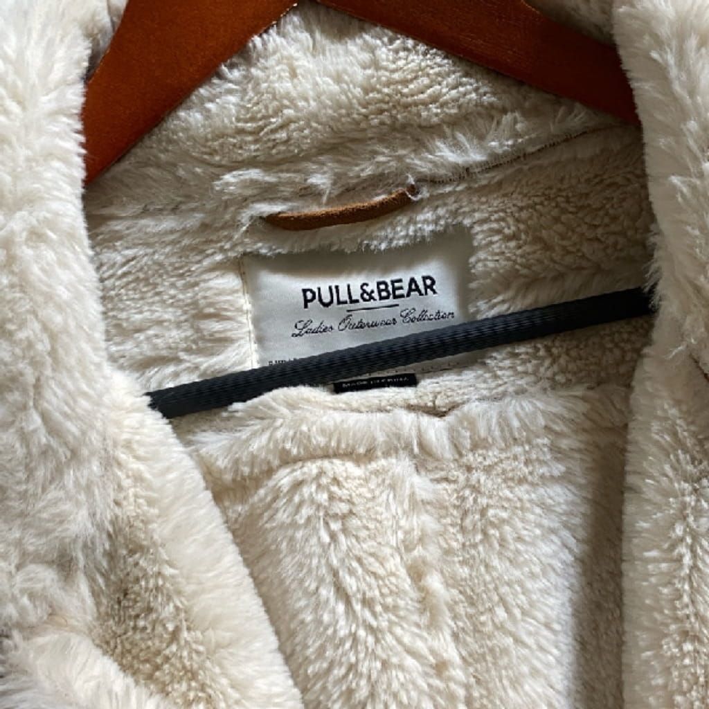 Pull and bear hot sale fluffy coat