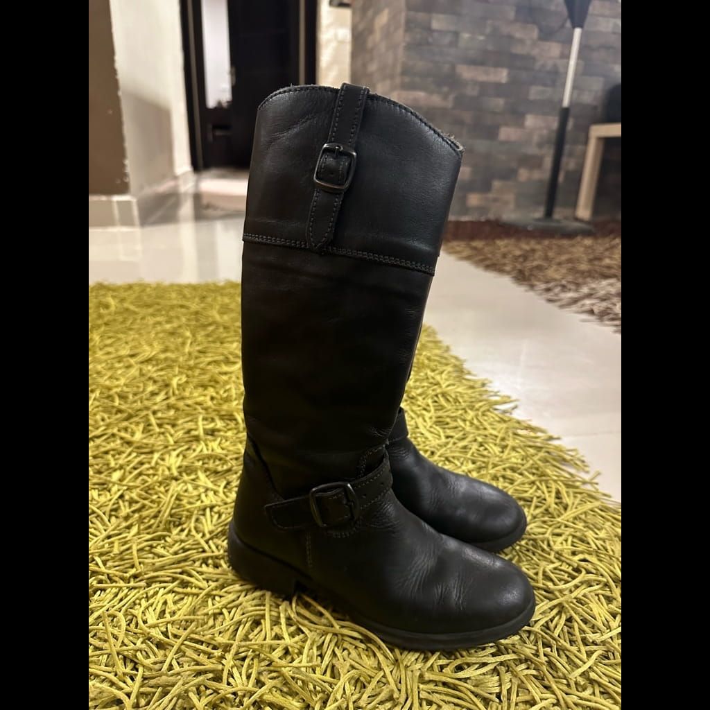 Girls true leather boot size 31