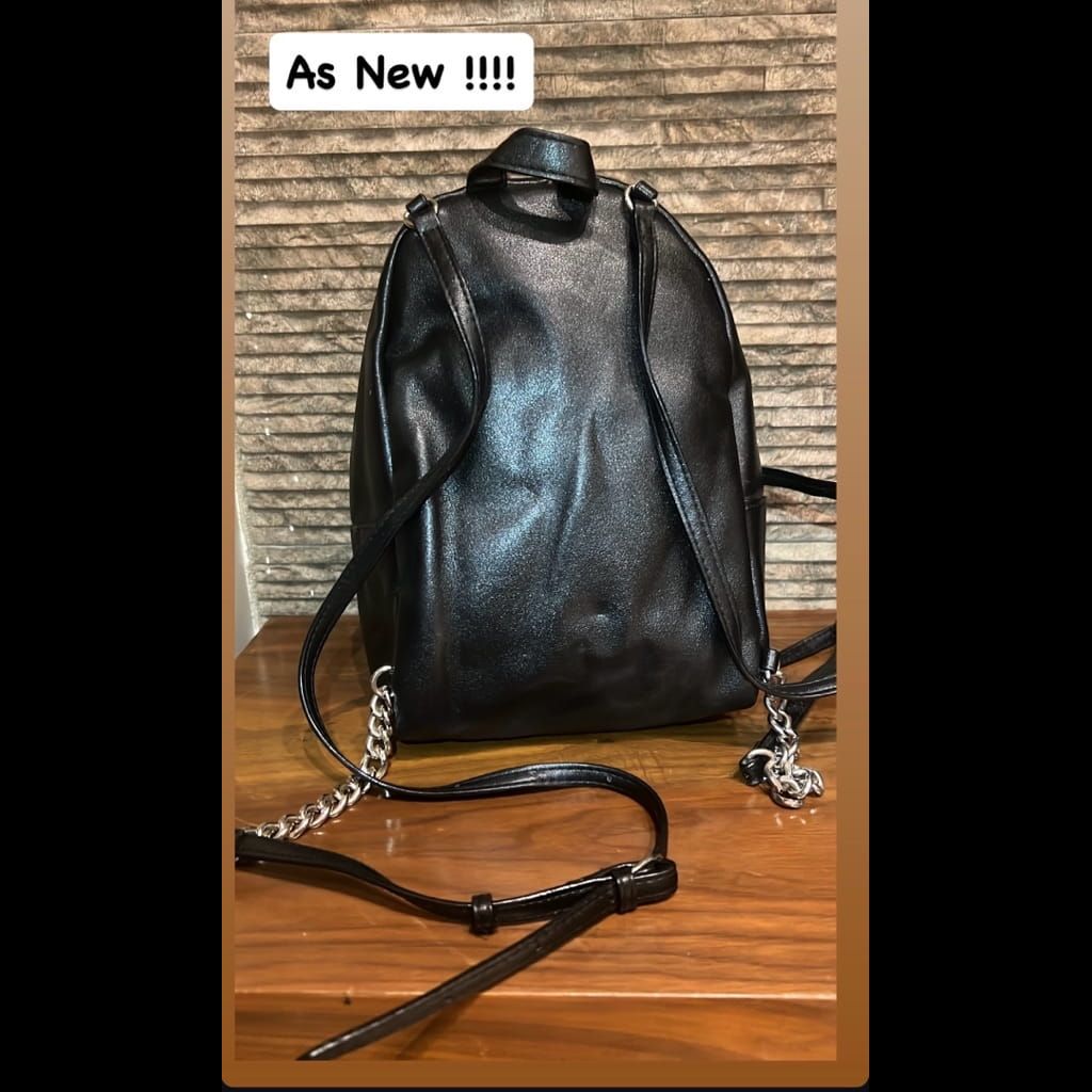 VICTORIA’S SECRET BLACK SMALL BACK PACK