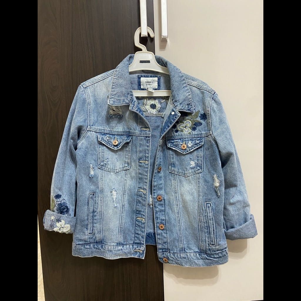 Flower embroidery denim jacket