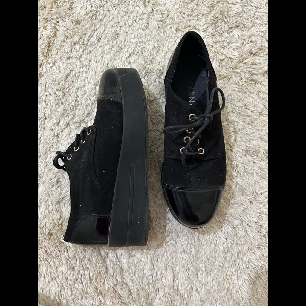 Platform black shoes