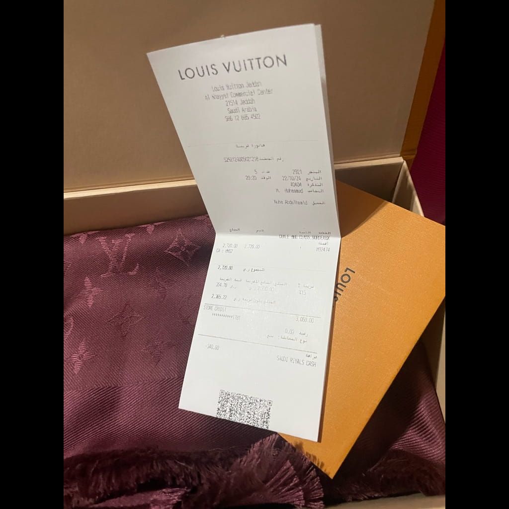 Louis vuitton shawl brand new with reciept