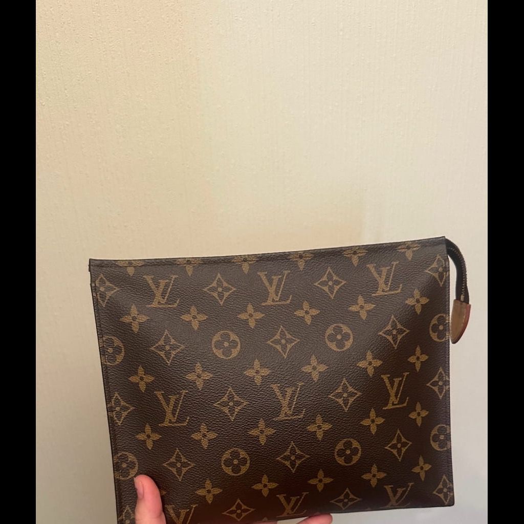 Louis vuitton pouch 26