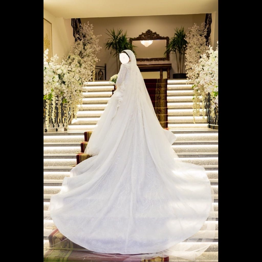 Wedding dress with extension